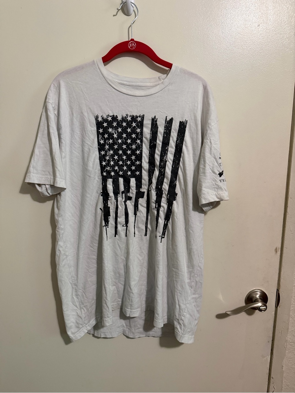 Grunt Style White Short-Sleeve Tee with Distressed Black Flag and Rifles